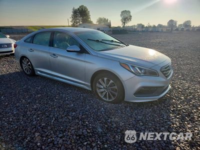 Czwarte zdjęcie samochodu z boku: 2015 HYUNDAI SONATA SPORT VIN:5NPE34AF5FH135512 - miniatura