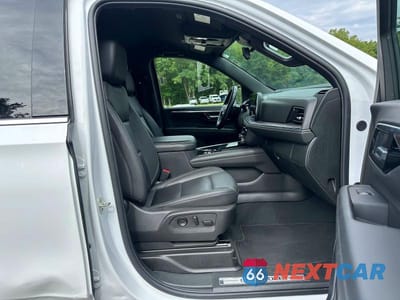 Zdjęcie 8 z 10 samochodu: 2025 CHEVROLET SUBURBAN K1500 LT VIN:1GNS6CRDXSR290820 - miniatura