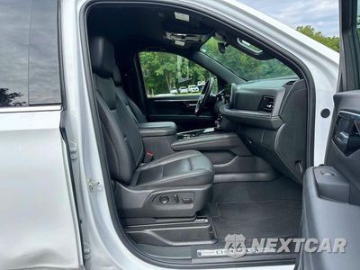 Zdjęcie 8 z 10 samochodu: 2025 CHEVROLET SUBURBAN K1500 LT VIN:1GNS6CRDXSR290820 - miniatura