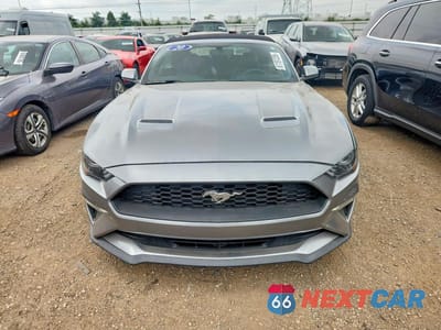 Piąte zdjęcie samochodu w środku: 2020 FORD MUSTANG VIN:1FATP8UH7L5113562 - miniatura