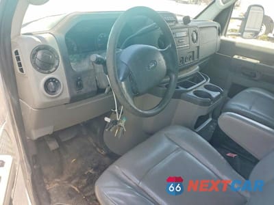 Zdjęcie 8 z 13 samochodu: 2016 FORD ECONOLINE E350 SUPER DUTY CUTAWAY VAN VIN:1FDWE3FL9GDC09122 - miniatura