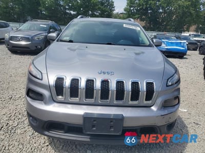 Piąte zdjęcie samochodu w środku: 2017 JEEP CHEROKEE LATITUDE VIN:1C4PJMCB2HW632314 - miniatura