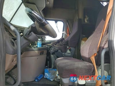 Zdjęcie 7 z 14 samochodu: 2017 FREIGHTLINER CASCADIA 125 VIN:3AKJGLDR9HSHY5381 - miniatura