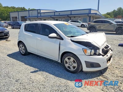 Czwarte zdjęcie samochodu z boku: 2016 CHEVROLET SONIC LS VIN:1G1JA6SH2G4115587 - miniatura