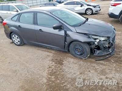 Czwarte zdjęcie samochodu z boku: 2016 FORD FOCUS S VIN:1FADP3E27GL382468 - miniatura