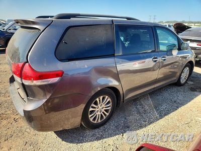 Trzecie zdjęcie samochodu z tyłu: 2013 TOYOTA SIENNA XLE 8-PASSENGER VIN:5TDYK3DC5DS299393 - miniatura