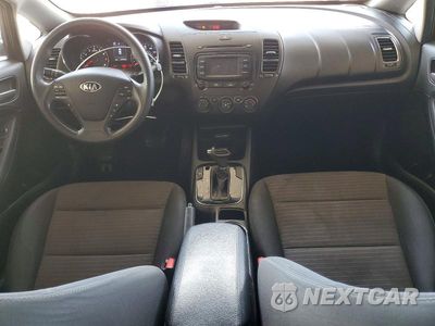 Zdjęcie 8 z 12 samochodu: 2017 KIA FORTE LX VIN:3KPFL4A71HE143580 - miniatura