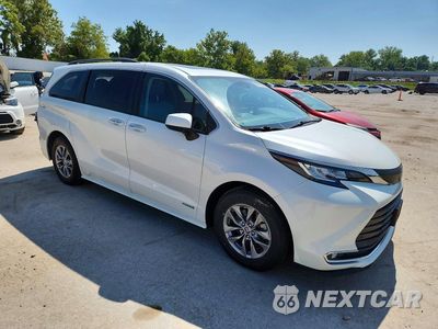 Czwarte zdjęcie samochodu z boku: 2021 TOYOTA SIENNA XLE VIN:5TDJSKFC9MS015997 - miniatura