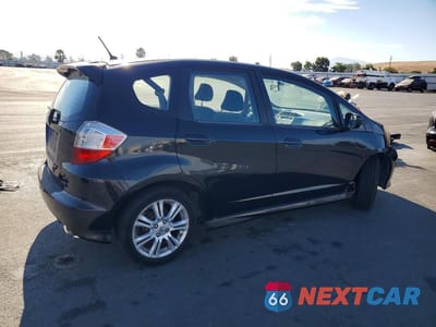 Trzecie zdjęcie samochodu z tyłu: 2010 HONDA FIT SPORT VIN:JHMGE8H47AC031668 - miniatura