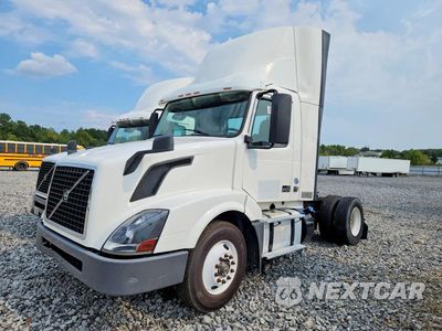 2017 VOLVO VNL SEMI TRUCK 4V4N39TG4HN987974 - główne zdjęcie licytacji z USA - miniatura
