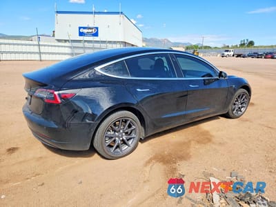 Trzecie zdjęcie samochodu z tyłu: 2019 TESLA MODEL 3 VIN:5YJ3E1EA9KF305460 - miniatura