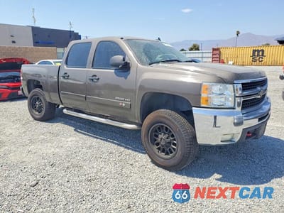 Czwarte zdjęcie samochodu z boku: 2008 CHEVROLET SILVERADO C2500 HEAVY DUTY VIN:1GCHC23KX8F116530 - miniatura