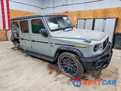 Czwarte zdjęcie samochodu z boku: 2025 MERCEDES-BENZ G63 AMG VIN:W1NWH5AB1SX061540 - miniatura