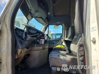 Zdjęcie 7 z 14 samochodu: 2016 FREIGHTLINER CASCADIA 125 SEMI TRUCK VIN:3AKJGLD5XGSHD1997 - miniatura