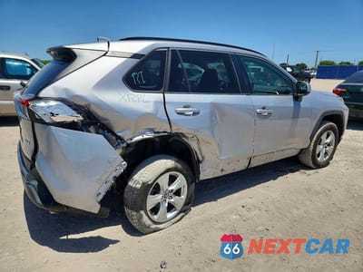Trzecie zdjęcie samochodu z tyłu: 2020 TOYOTA RAV4 XLE VIN:2T3W1RFV4LC068981 - miniatura