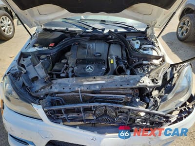 Zdjęcie 11 z 12 samochodu: 2014 MERCEDES-BENZ C 250 VIN:WDDGF4HBXEG248254 - miniatura