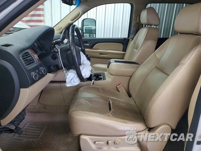 Zdjęcie 7 z 13 samochodu: 2008 CHEVROLET SUBURBAN K2500 VIN:3GNGK26K58G198201 - miniatura