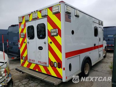 Trzecie zdjęcie samochodu z tyłu: 2017 FORD ECONOLINE E450 SD AMBULANCE VIN:1FDXE4FS3HDC32401 - miniatura