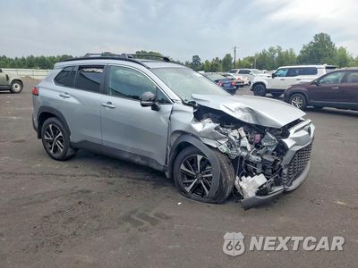 Czwarte zdjęcie samochodu z boku: 2025 TOYOTA COROLLA CROSS HYBRID XSE VIN:7MUFBABG5SV082382 - miniatura