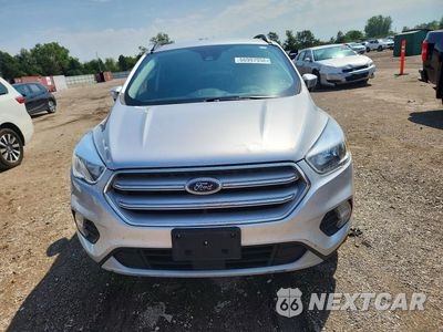 Piąte zdjęcie samochodu w środku: 2018 FORD ESCAPE SE VIN:1FMCU9GD9JUA02480 - miniatura