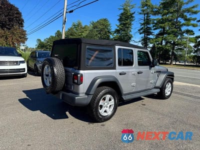 Czwarte zdjęcie samochodu z boku: 2018 JEEP WRANGLER UNLIMITED SPORT VIN:1C4HJXDG4JW171848 - miniatura