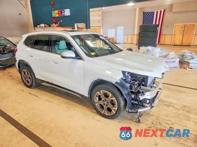 Czwarte zdjęcie samochodu z boku: 2023 BMW X1 XDRIVE28I VIN:WBX73EF08P5X81165 - miniatura