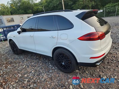 Drugie zdjęcie samochodu z przodu: 2017 PORSCHE CAYENNE SE HYBRID PLATINUM VIN:WP1AE2A25HLA71480 - miniatura