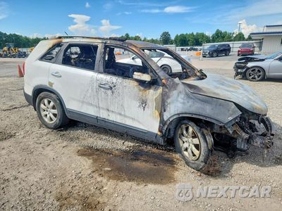Czwarte zdjęcie samochodu z boku: 2013 KIA SORENTO LX VIN:5XYKT3A69DG412843 - miniatura
