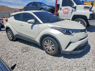 Czwarte zdjęcie samochodu z boku: 2019 TOYOTA C-HR LE VIN:JTNKHMBX3K1050600 - miniatura