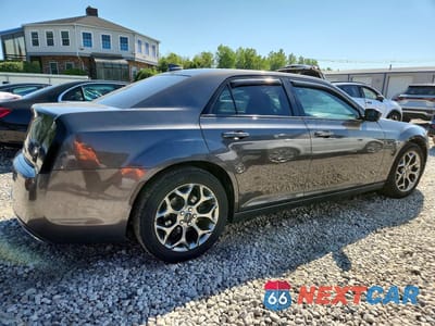 Trzecie zdjęcie samochodu z tyłu: 2015 CHRYSLER 300 S VIN:2C3CCAGG6FH904635 - miniatura