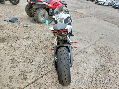 Czwarte zdjęcie samochodu z boku: 2015 DUCATI SUPERBIKE 899 PANIGALE VIN:ZDM14BUW8FB026379 - miniatura