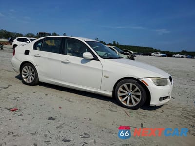 Czwarte zdjęcie samochodu z boku: 2011 BMW 328 I VIN:WBAPH7C54BE681905 - miniatura