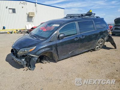 2017 TOYOTA SIENNA SE 5TDXZ3DC8HS821303 - główne zdjęcie licytacji z USA - miniatura
