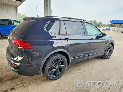 Trzecie zdjęcie samochodu z tyłu: 2024 VOLKSWAGEN TIGUAN SE R-LINE BLACK VIN:3VV8B7AX6RM081728 - miniatura