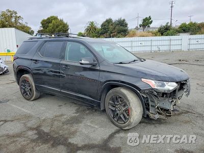 Czwarte zdjęcie samochodu z boku: 2021 CHEVROLET TRAVERSE PREMIER VIN:1GNEVKKWXMJ141640 - miniatura