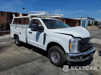 Czwarte zdjęcie samochodu z boku: 2023 FORD F250 SUPER DUTY VIN:1FTBF2AA0PEC46778 - miniatura