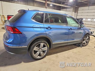 Trzecie zdjęcie samochodu z tyłu: 2019 VOLKSWAGEN TIGUAN SEL PREMIUM VIN:3VV4B7AX7KM006444 - miniatura
