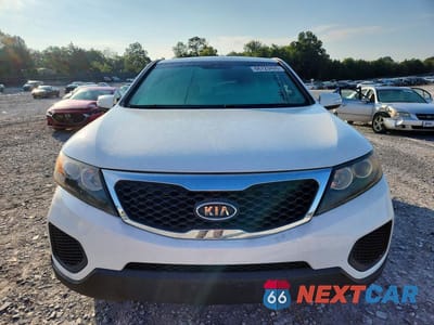 Piąte zdjęcie samochodu w środku: 2012 KIA SORENTO LX VIN:5XYKT3A1XCG222410 - miniatura