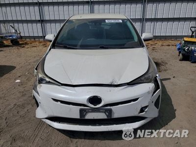 Piąte zdjęcie samochodu w środku: 2017 TOYOTA PRIUS THREE VIN:JTDKARFU8H3541649 - miniatura