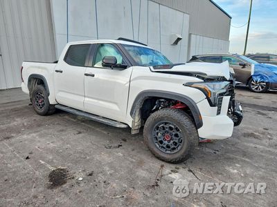 Czwarte zdjęcie samochodu z boku: 2026 TOYOTA TUNDRA TRD PRO HV VIN:5TFPC5DB2TX138245 - miniatura