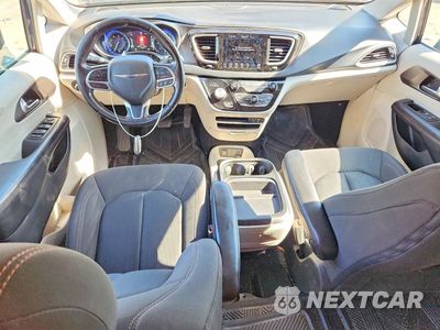 Zdjęcie 8 z 13 samochodu: 2020 CHRYSLER PACIFICA TOURING VIN:2C4RC1FG8LR108384 - miniatura