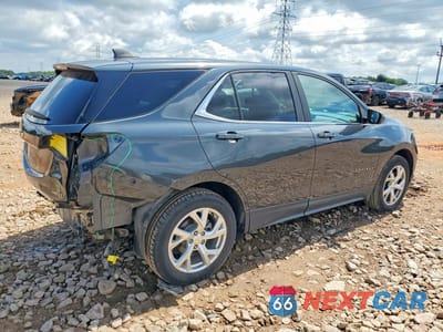 Trzecie zdjęcie samochodu z tyłu: 2021 CHEVROLET EQUINOX LT VIN:2GNAXUEVXM6135633 - miniatura