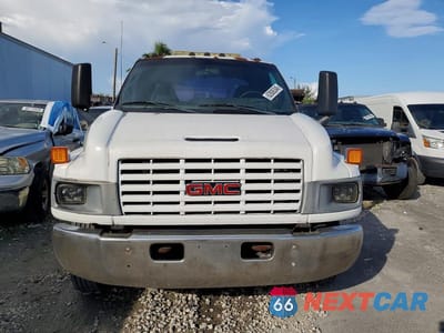 Piąte zdjęcie samochodu w środku: 2005 GMC C5500 C5C042 VIN:1GDE5C1275F527543 - miniatura