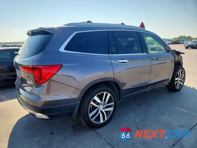 Trzecie zdjęcie samochodu z tyłu: 2017 HONDA PILOT ELITE VIN:5FNYF6H06HB055932 - miniatura