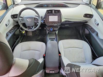 Zdjęcie 8 z 12 samochodu: 2021 TOYOTA PRIUS LE AWD-E VIN:JTDL9MFU7M3030797 - miniatura