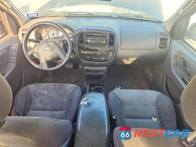 Zdjęcie 8 z 13 samochodu: 2004 FORD ESCAPE XLS VIN:1FMYU02174KA16022 - miniatura