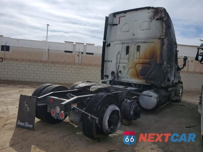 Trzecie zdjęcie samochodu z tyłu: 2017 FREIGHTLINER CASCADIA 125 VIN:3AKJGLDR9HSHY5381 - miniatura