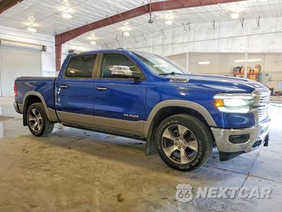 Czwarte zdjęcie samochodu z boku: 2019 RAM 1500 LARAMIE VIN:1C6SRFJT8KN662531 - miniatura