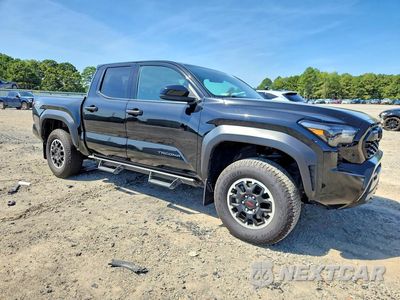 Czwarte zdjęcie samochodu z boku: 2025 TOYOTA TACOMA TRD OFF-ROAD VIN:3TMLB5JN3SM186731 - miniatura