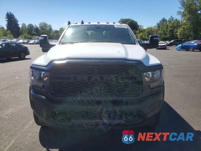 Piąte zdjęcie samochodu w środku: 2024 RAM 5500 VIN:3C7WRNFL8RG111468 - miniatura